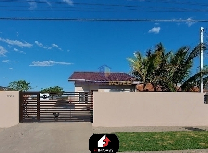 Excelente casa nova muito bem construída, arejada e iluminada a 30 metros do mar. Edificada em lote de 360 m² - com área útil de 104 m².  03 quartos (sendo  01 suíte).    - Guaratuba