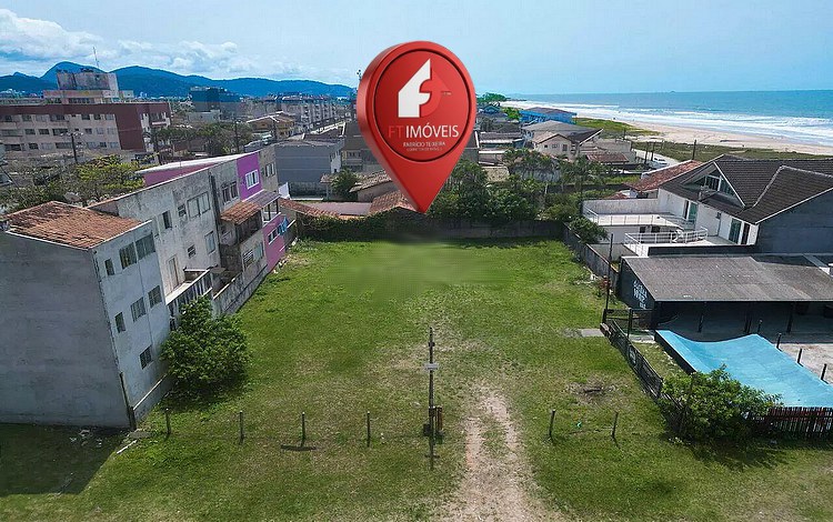 Terreno de 910 m² - localizado na quadra do mar, Frente para o Café Curação, e a poucos metros do Supermercado Brasão. - Guaratuba